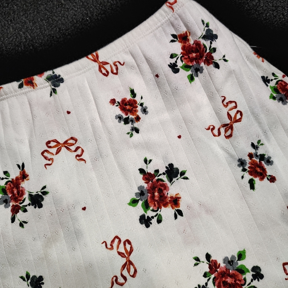 Darcy Skort LISA SAYS GAH Pointelle Bouquet Rose Print Skort Women's Medium NWT - Picture 2 of 6